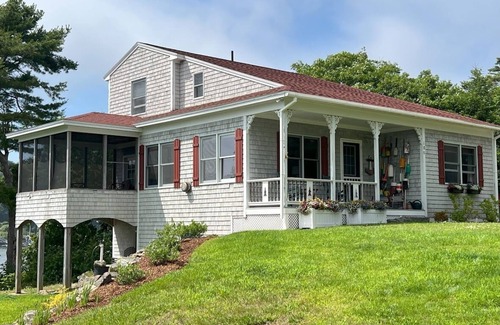 Sebascodegan Island Cottage | This cozy Maine cottage is the perfect location enjoying sunrises!