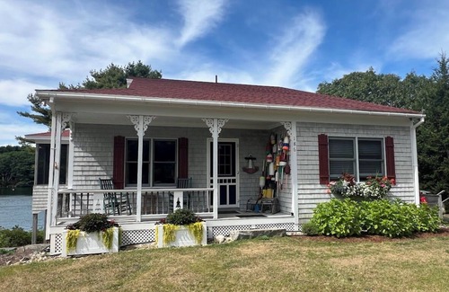 Sebascodegan Island Cottage | This cozy Maine cottage is the perfect location enjoying sunrises!