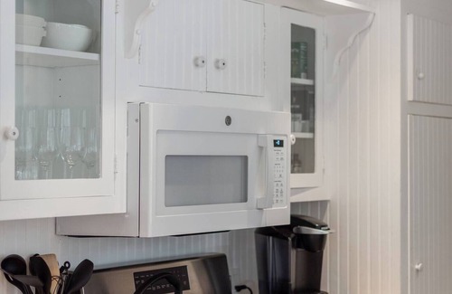 Montecito Apartment | This duplex is a 2 bedroom(s), 2 bathrooms, located in Montecito, CA.