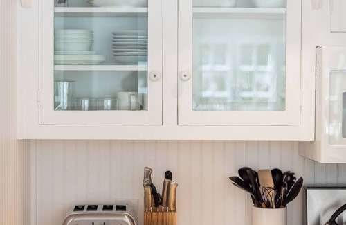 Montecito Apartment | This duplex is a 2 bedroom(s), 2 bathrooms, located in Montecito, CA.