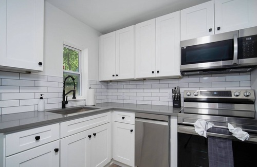 Murray Hill Apartment | This duplex is a 4 bedroom(s), 2 bathrooms, located in Jacksonville, FL.