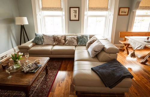Town Lots House | This exclusive townhouse caters for the ideal luxury getaway in Bantry