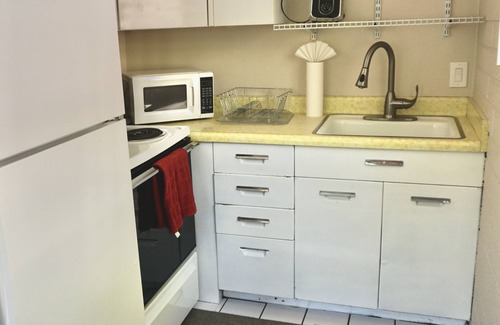 Lower Avenues Apartment | This fourplex is a 1 bedroom(s), 1 bathrooms, located in Salt Lake City, UT.