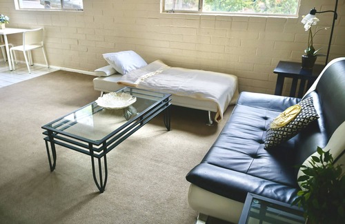 Lower Avenues Apartment | This fourplex is a 1 bedroom(s), 1 bathrooms, located in Salt Lake City, UT.