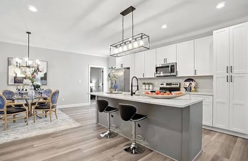 Norfolk House | This gorgeous Larchmont cozy cottage will amaze you!