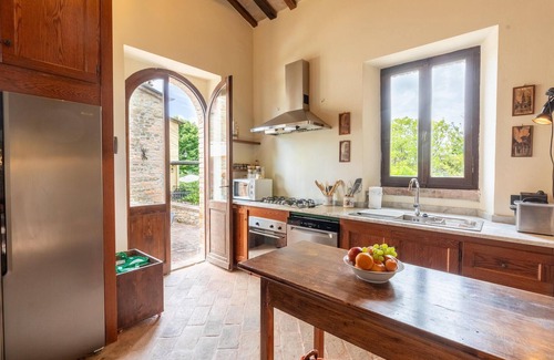 Gualdo Tadino House | This graceful and charming vacation home welcomes you with swimming pool in Gualdo Tadino.