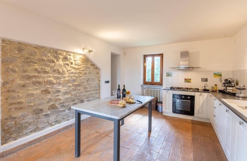 Gualdo Tadino House | This graceful and charming vacation home welcomes you with swimming pool in Gualdo Tadino.