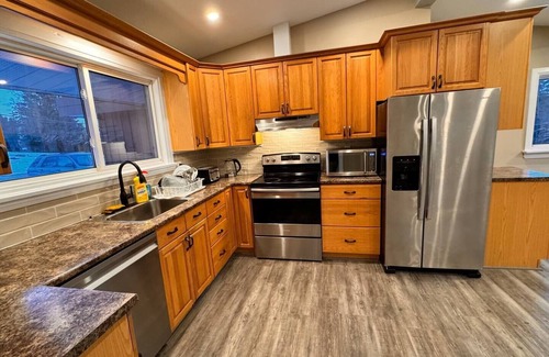 Peterborough House | This guest house a 2 bedroom, 1 bathrooms, located in Peterborough, ON