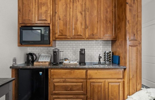 Chico House | This guest house is a 1 bedroom(s), 1 bathrooms, located in Chico, CA.