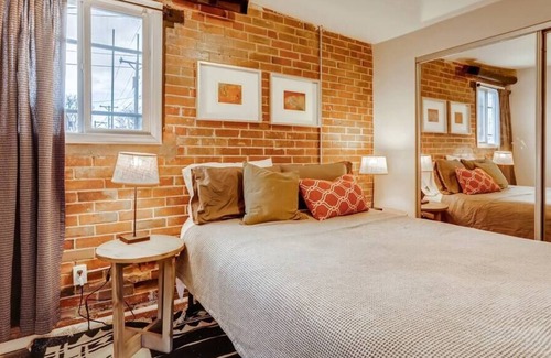 Speer House | This guest house is a 1 bedroom(s), 1 bathrooms, located in Denver, CO.