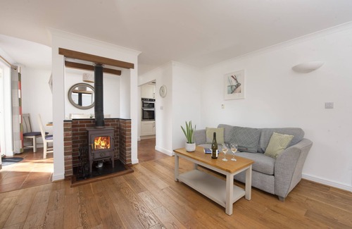 Truro House | This holiday home is situated right on the water’s edge within the Malpas Marina