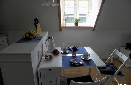 Ostenfeld Apartment | This holiday village pond in Reetdachhaus Ostenfeld/Husum