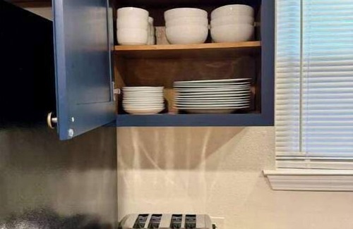Des Allemands House | This home is a short drive to New Orleans and surrounding areas. Dog friendly.