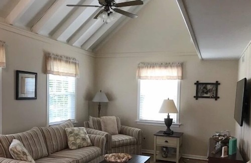 Stone Harbor Cottage | This home is situated close to the Bird Sanctuary, Clarke's Market and a seafood market and breakfast eatery. Just a quick walk to the beach.