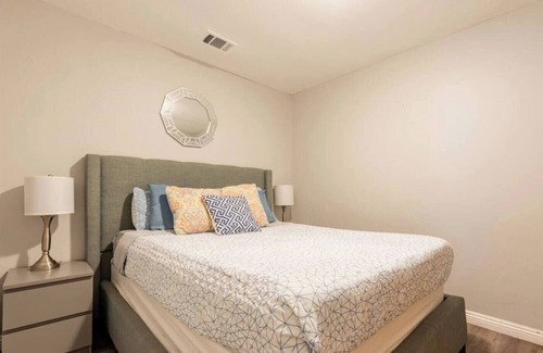 Pacific Terrace Hotel | This hotel is a 1 bedroom(s), 1 bathrooms, located in San Diego, CA.