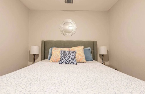 Pacific Terrace Hotel | This hotel is a 1 bedroom(s), 1 bathrooms, located in San Diego, CA.