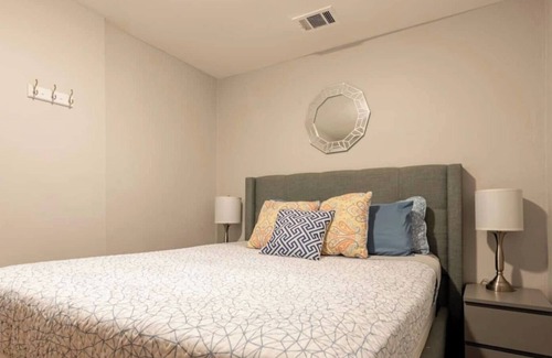 Pacific Terrace Hotel | This hotel is a 1 bedroom(s), 1 bathrooms, located in San Diego, CA.