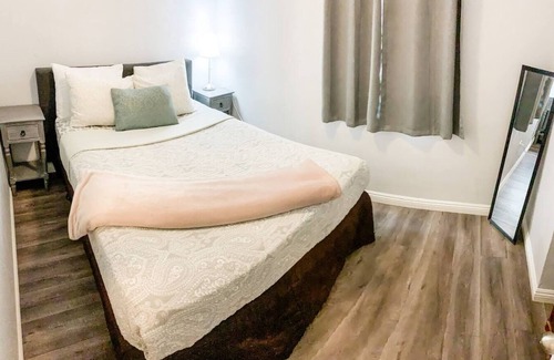 Pacific Terrace Hotel | This hotel is a 2 bedroom(s), 1 bathrooms, located in San Diego, CA.