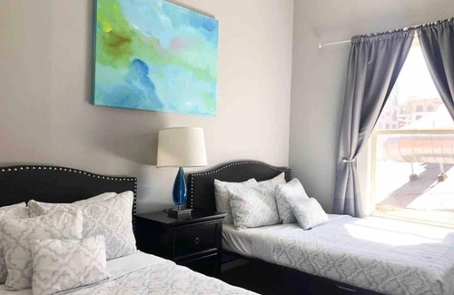 Pacific Terrace Hotel | This hotel is a 2 bedroom(s), 1 bathrooms, located in San Diego, CA.