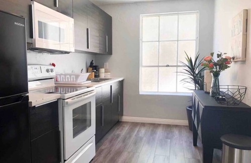Pacific Terrace Hotel | This hotel is a 2 bedroom(s), 1 bathrooms, located in San Diego, CA.
