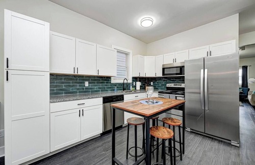 Fountain Square House | This house is a 0 bedroom(s), 2 bathrooms, located in Indianapolis, IN.