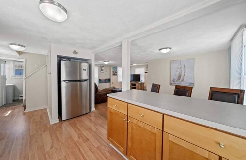 Warwick House | This house is a 1 bedroom(s), 1 bathrooms, located in Warwick, RI.