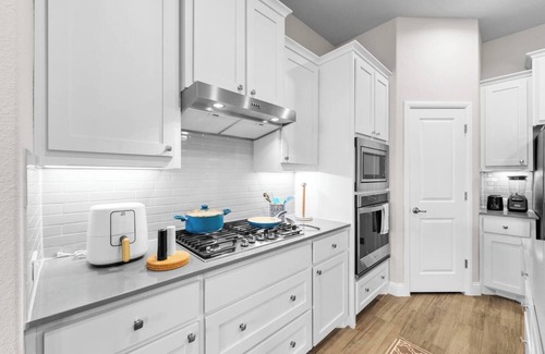 Keller House | This house is a 2 bedroom(s), 2 bathrooms, located in Fort Worth, TX.