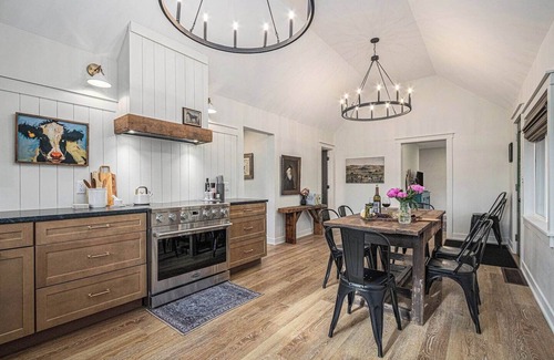 South Haven House | This house is a 2 bedroom(s), 2 bathrooms, located in South Haven, MI.