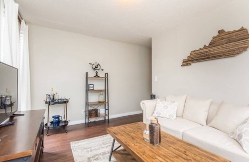 Frankfort House | This house is a 2 bedroom(s), 1 bathrooms, located in Frankfort, KY.