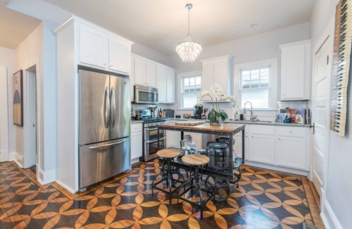 Lexington House | This house is a 2 bedroom(s), 2 bathrooms, located in Lexington, KY.