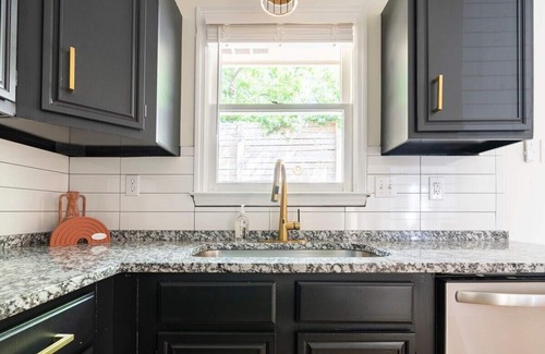 Lexington House | This house is a 2 bedroom(s), 1 bathrooms, located in Lexington, KY.