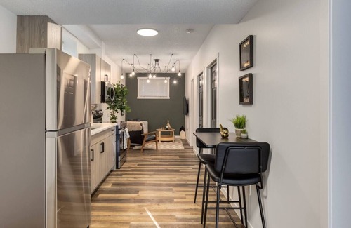 Northwest Calgary House | This house is a 2 bedroom(s), 2 bathrooms, located in Calgary, AB.