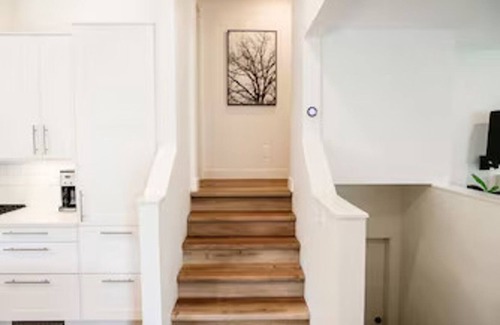 North End House | This house is a 2 bedroom(s), 2 bathrooms, located in Kelowna, BC.