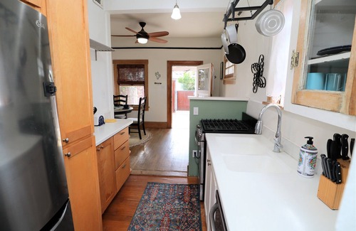 West University House | This house is a 2 bedroom(s), 2 bathrooms, located in Tucson, AZ.