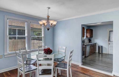 Lakeshore South House | This house is a 2 bedroom(s), 1 bathrooms, located in Jacksonville, FL.