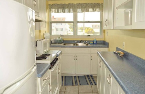 Narragansett House | This house is a 2 bedroom(s), 1 bathrooms, located in Narragansett, RI.