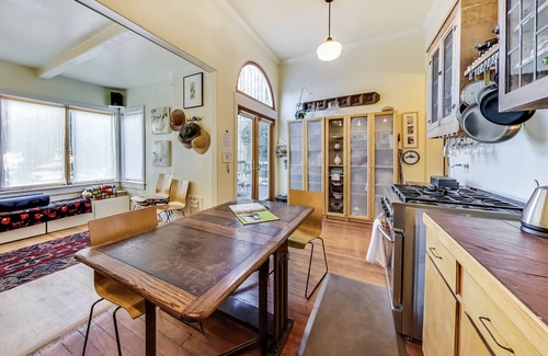 Mission District House | This house is a 2 bedroom(s), 1 bathrooms, located in San Francisco, CA.