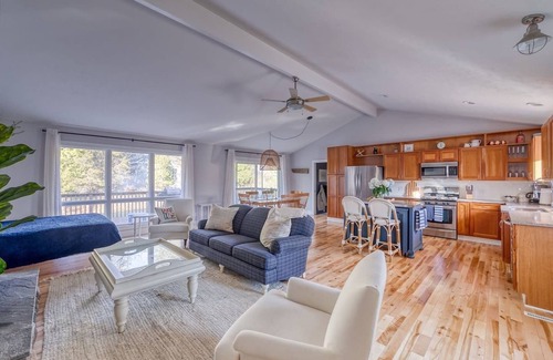 Miami Park House | This house is a 3 bedroom(s), 2 bathrooms, located in South Haven, MI.