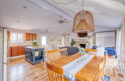 Miami Park House | This house is a 3 bedroom(s), 2 bathrooms, located in South Haven, MI.
