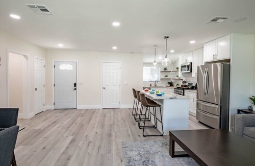 Bellflower House | This house is a 3 bedroom(s), 2 bathrooms, located in Bellflower, CA.
