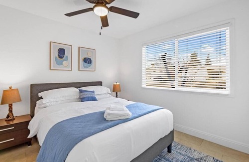 Sacramento House | This house is a 3 bedroom(s), 2 bathrooms, located in Sacramento, CA.