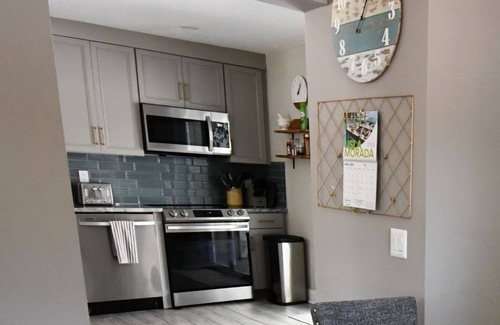 Park East House | This house is a 3 bedroom(s), 1 bathrooms, located in Sarasota, FL.