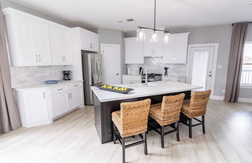 Seabrook House | This house is a 3 bedroom(s), 1 bathrooms, located in Seabrook, TX.