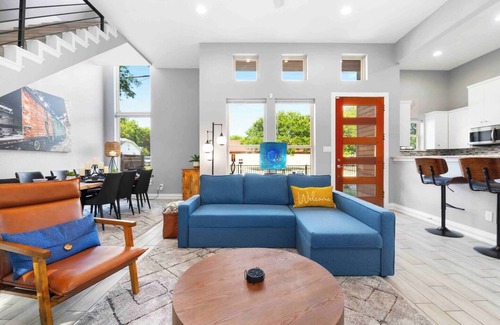 West Dallas House | This house is a 3 bedroom(s), 2.5 bathrooms, located in Dallas, TX.