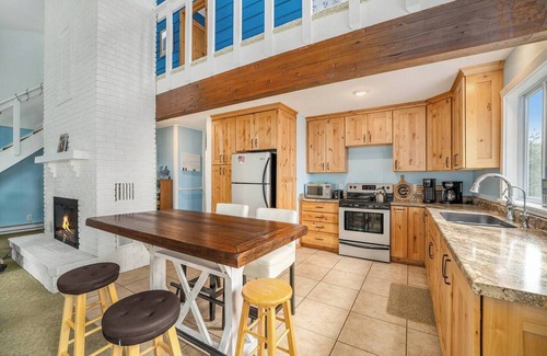 Kendall House | This house is a 3 bedroom(s), 2 bathrooms, located in Lawton, MI.