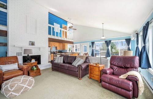 Kendall House | This house is a 3 bedroom(s), 2 bathrooms, located in Lawton, MI.