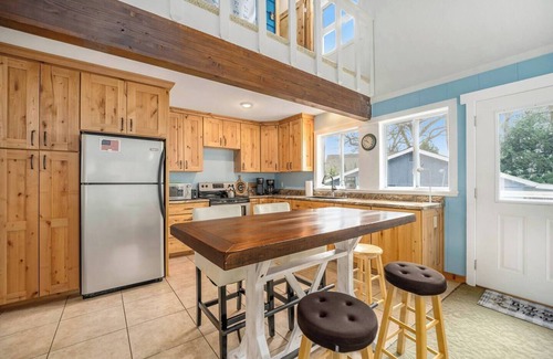 Kendall House | This house is a 3 bedroom(s), 2 bathrooms, located in Lawton, MI.