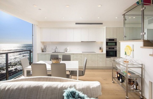 Malibu House | This house is a 3 bedroom(s), 2.5 bathrooms, located in Malibu, CA.