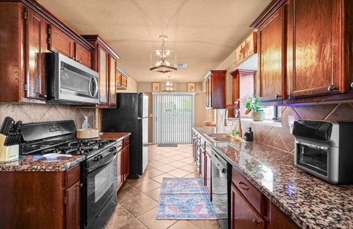 Horizon City House | This house is a 3 bedroom(s), 2 bathrooms, located in Horizon City, TX.