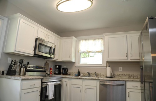 Southside House | This house is a 3 bedroom(s), 1 bathrooms, located in Jacksonville, FL.